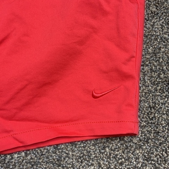 Nike Golf Dri-Fit Bermuda 2.0 Pink 9" Shorts Size 4 - Picture 3 of 10